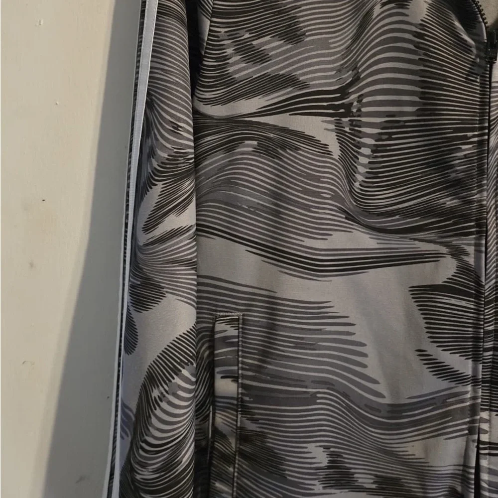 Adidas Men's Black and Gray Windbreaker